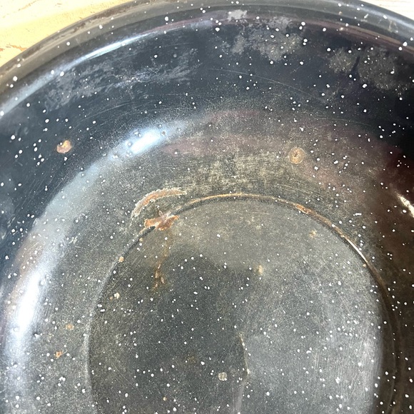 Vintage black speckled granite ware enamel bowl - Picture 4 of 5